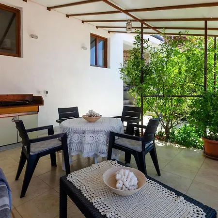 Apartament Ljiljana *